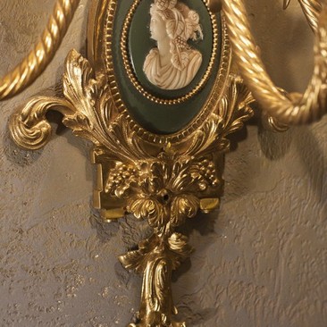 Пара старинных бра с камеей